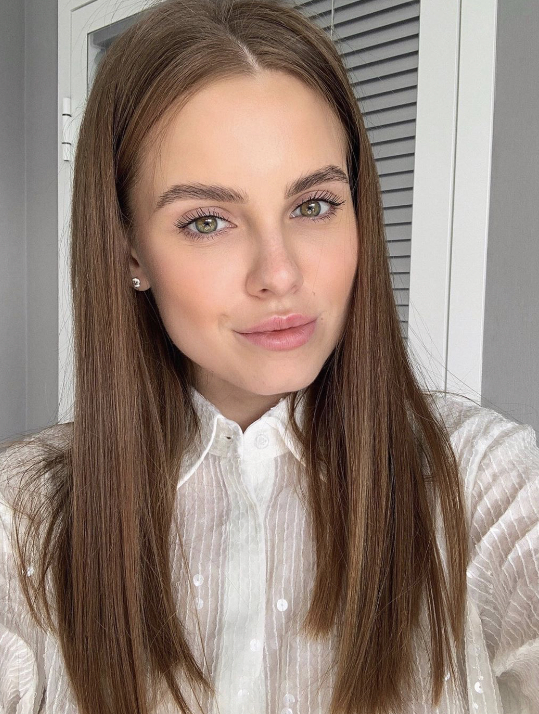 Dasha accompagnatrice Milano capelli castani 22 anni